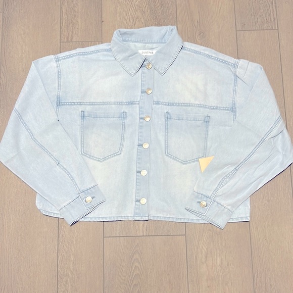 JUST FAB Denim Button Down Cropped Shirt - Size Medium - NWT - Picture 2 of 7
